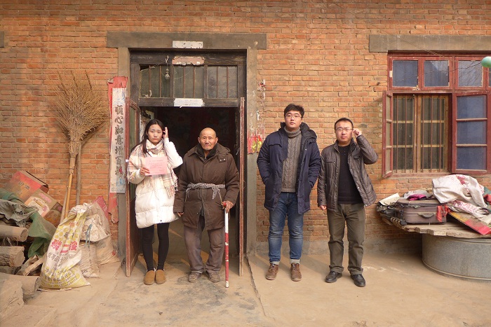 KY开元官网资助工作人员走访学生家庭1